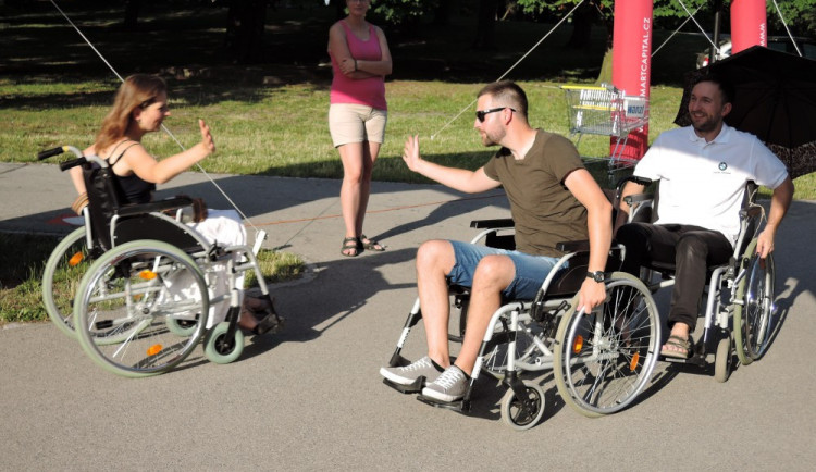 Přijďte dnes podpořit Štafetu na vozíku do olomouckých Smetanových sadů