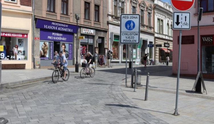 Wilsonova ulice v centru Přerova bude měsíc uzavřená kvůli opravě popraskané dlažby