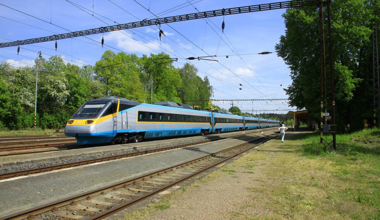 Pendolino v Olomouci usmrtilo chodce. Provoz na trati byl přerušen dvě hodiny