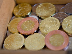 Vandal poškodil mincovníky na veřejných toaletách. Z jednoho si odnesl pět set korun