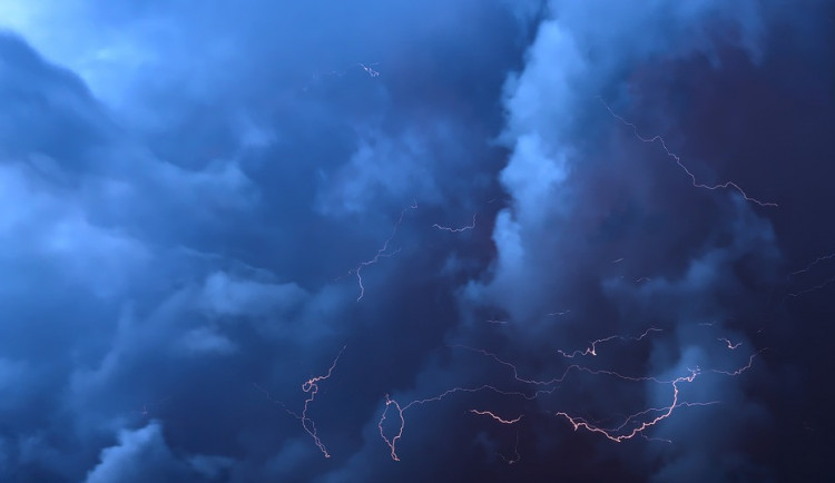 Na Olomoucký kraj se ženou bouřky, výstraha platí až do čtvrtka