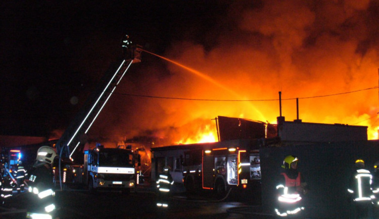 Stoprocentně věřím, že požár zorganizoval Mohamad Chaito, řekl u soudu majitel skladu textilu