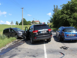 FOTO: Žena skončila v nemocnici po hromadné nehodě tří aut