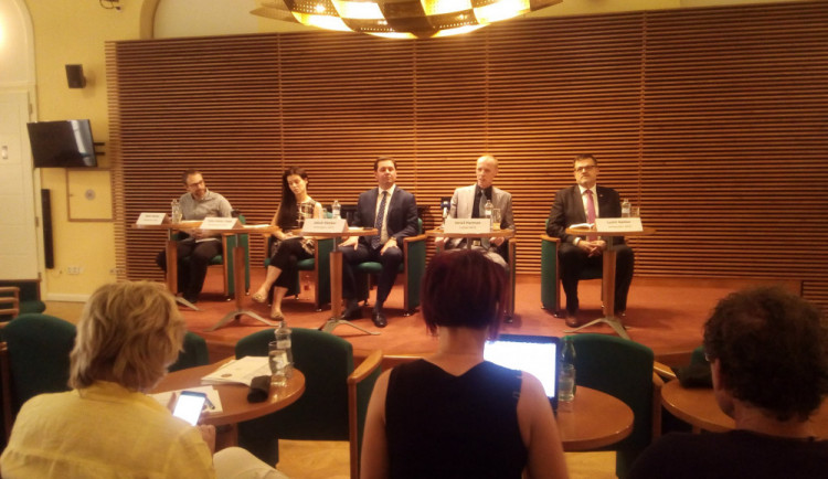 Moravská filharmonie Olomouc vstoupí do sezony s novým šéfdirigentem a pestrým programem