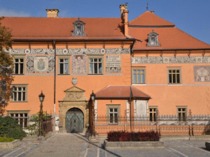 Muž pomočil prostějovský zámek. Hrozí mu pokuta dvacet tisíc korun