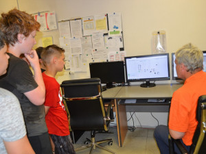 Velín. Tady mohou pracovníci výtopny nastavit individuální teplotu pro každý dům ve městě.