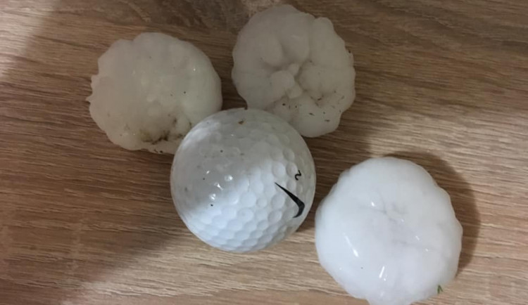 FOTO/VIDEO: Olomouc a okolí zasáhly silné bouřky s kroupami