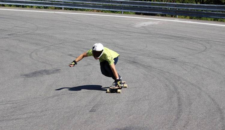 Na Ecce Homo budou od čtvrtka do neděle jezdit závodníci na longboardech