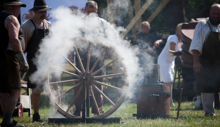 Víkend bude v Čechách pod Kosířem patřit historickým kočárům, koňským spřežením a mistrům 19 řemesel. Koná se Josefkol 2019