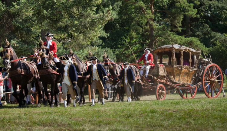 Víkend bude v Čechách pod Kosířem patřit historickým kočárům, koňským spřežením a mistrům 19 řemesel. Koná se Josefkol 2019