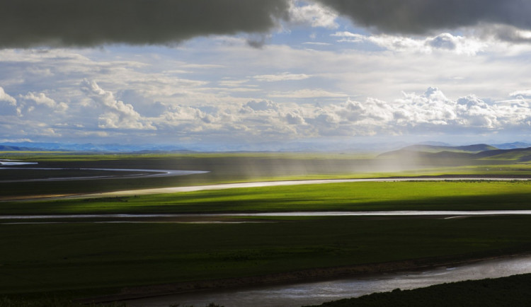 POČASÍ NA ÚTERÝ: Bude vát mírný vítr, místy zaprší