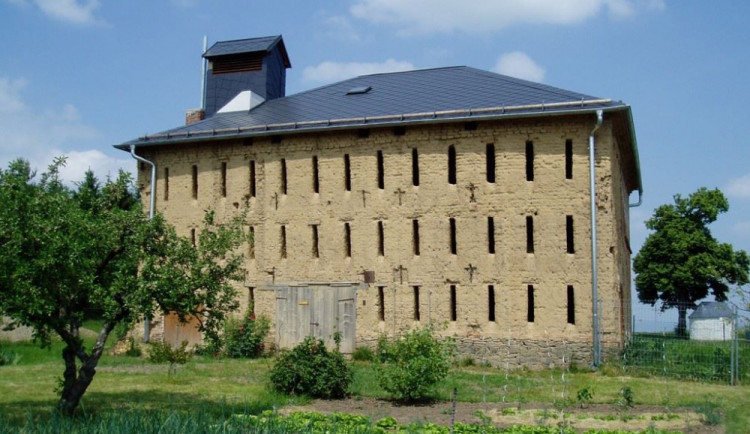 Chátrající sušárnu chmele v Odrlicích zachránila parta nadšenců