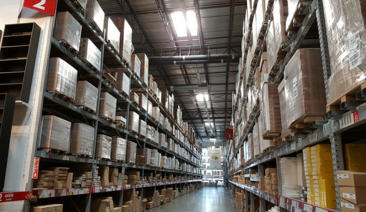 Do skladovací haly v Holici se vloupal neznámý vandal, který způsobil škodu za více než padesát tisíc