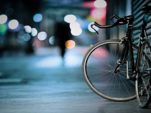 Cyklistovi se zapletla do výpletu předního kola taška. Spadl na cyklostezku a policistům nadýchal 2,53 promile