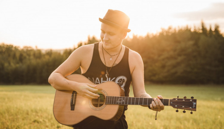 Ve Smetanových sadech vystoupí Mirai a Voxel v rámci ÓČKO Tour De Park. Nebude chybět ani autogramiáda a focení