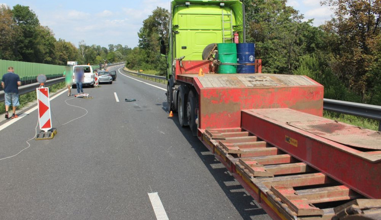 Dopravní nehoda tří aut zablokovala včera dálnici D46 ve směru na Olomouc