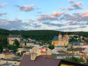 Od začátku srpna se ve Šternberku přes obědy nebude muset platit parkování v centru