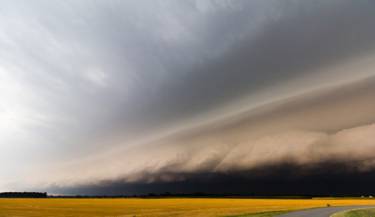 POČASÍ NA PÁTEK: Dnes nás čekají déšť, bouřky a polojasná obloha