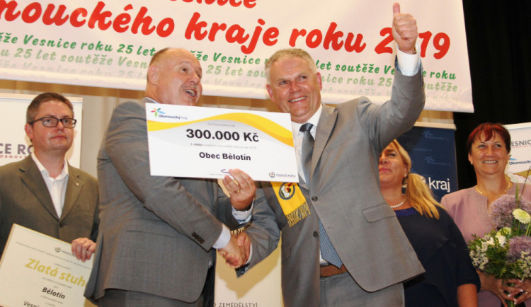 Zlatou stuhu získala obec Bělotín za vítězství v krajském kole soutěže Vesnice roku 2019