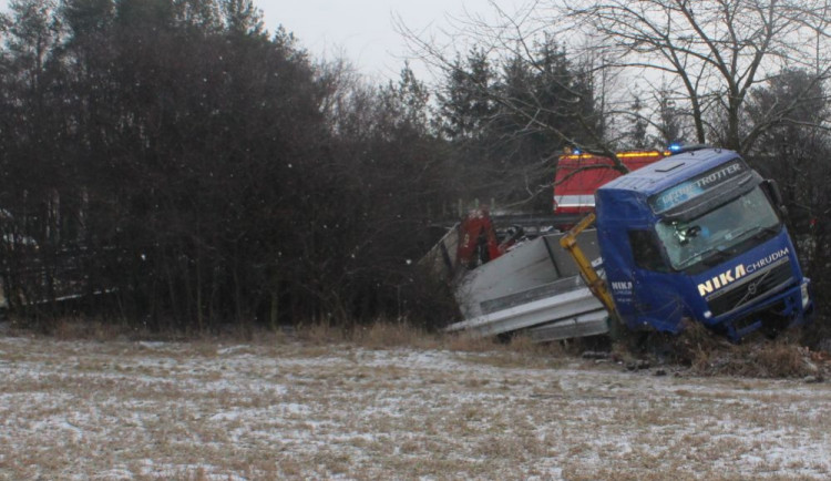 Řidič kamionu nadýchal tři a půl promile a způsobil škodu za tři miliony korun. Stanul před soudem