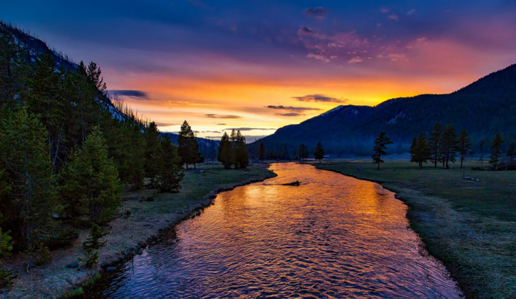 POČASÍ NA ÚTERÝ: Dnes bude polojasno až oblačno, místy zaprší