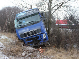 Řidič kamionu, který nadýchal tři a půl promile a způsobil škodu za tři miliony korun, dostal podmínku