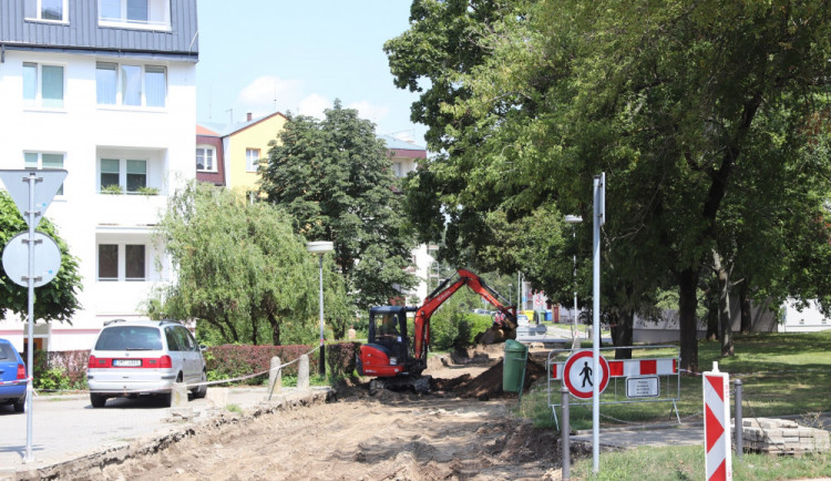 Technické služby v Přerově pracují na šesti stavbách. Místní se dočkají nových parkovacích míst, chodníků a cyklostezek