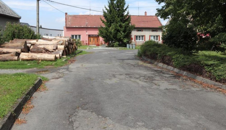 V Lověšicích proběhne oprava chodníků a silnice. Rekonstrukce vyjde na více než sedm milionů