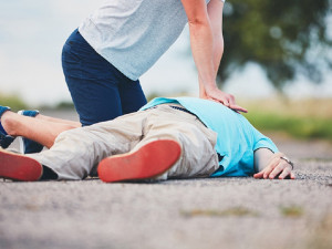 Olomoučtí strážníci zachránili život ženě, která ležela na ulici I. P. Pavlova v bezvědomí