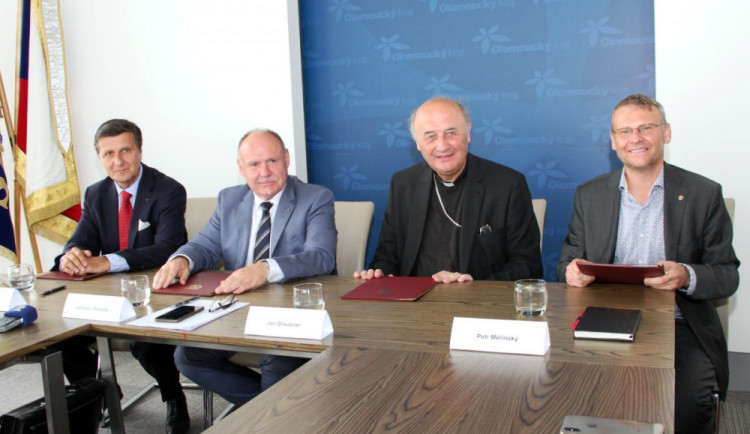 V Přerově vznikne nová škola pro zdravotní sestry. Hejtman včera podepsal memorandum