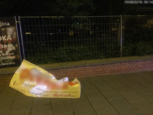 Devatenáctiletý mladík v noci poškodil reklamní plakát. Chytil ho pracovník ostrahy výstaviště Flora