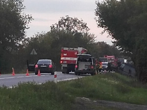 AKTUÁLNĚ: Nehoda tří aut dnes ráno uzavřela silnici mezi Olomoucí a Přerovem
