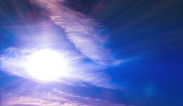 POČASÍ NA NEDĚLI: Na začátku dne bude oblačno až zataženo, pak se vyjasní