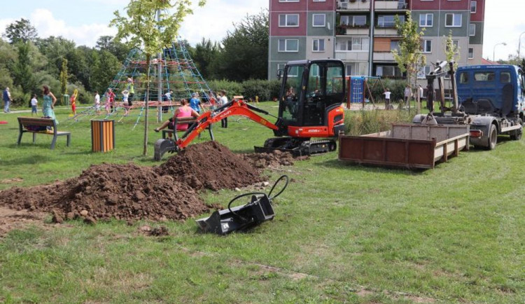 Na dětském hřišti v Přerově budou na podzim vysazeny stromy a keře