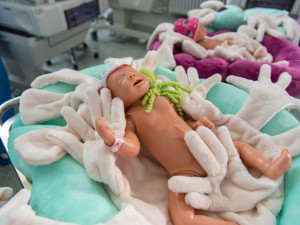 Na Novorozeneckém oddělení v olomoucké nemocnici se nejmenší miminka budou choulit v nových pelíšcích
