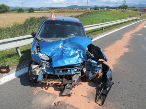 Řidič při odbočování nedal přednost náklaďáku a došlo k nehodě. Vznikla škoda za sto tisíc