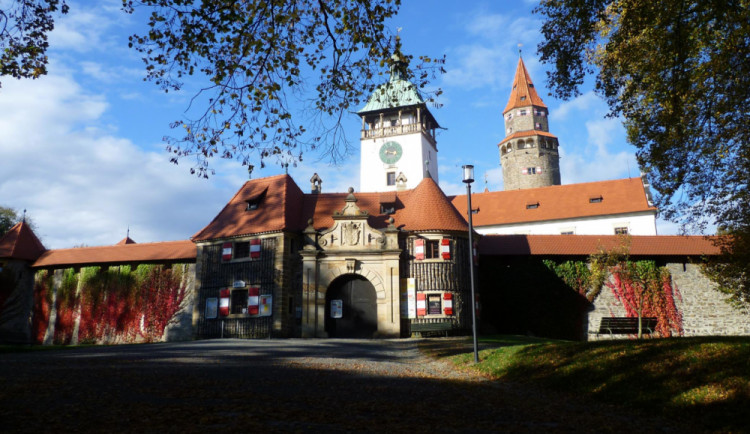 Hradozámecká noc na Bouzově zve na výstavu historických fotografií a netradiční prohlídku