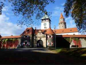 Hradozámecká noc na Bouzově zve na výstavu historických fotografií a netradiční prohlídku