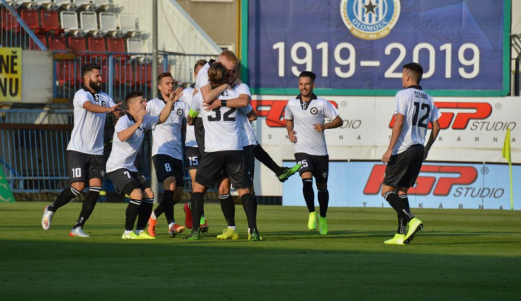 FOTOGALERIE: Olomouc porazila v retrodresech oslabené Teplice 2:0 a slaví třetí ligovou výhru