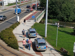 VIDEO: Dnes odpoledne se u Šantovky topil opilý cizinec. Z vody ho vytáhl náhodný kolemjdoucí