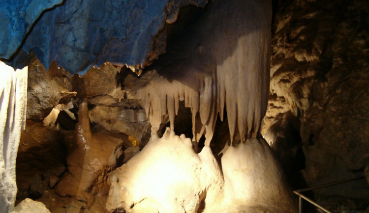 Největší přístupný mramorový jeskynní systém v České republice je Jeskyně Na Pomezí na Jesenicku