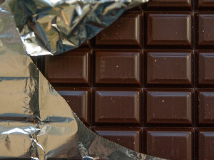 Devatenáctiletý mladík ukradl čokoládu za dva tisíce korun. Hrozí mu pokuta padesát tisíc