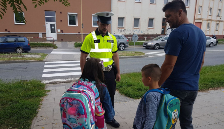Policie v tomto týdnu dohlédne na žáky u škol, probíhá akce „Zebra se za Tebe nerozhlédne“