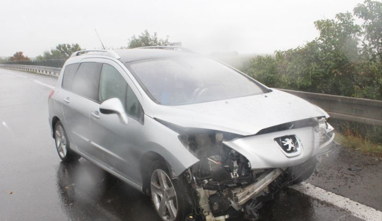 Na dálnici u obce Příkazy se během půlhodiny staly dvě dopravní nehody