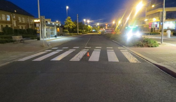 Policie hledá neukázněného cyklistu, který se u nádraží střetl s autobusem a z místa nehody ujel