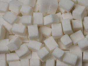 Zloděj ukradl 750 kilo cukru z hospodářské budovy. Způsobil škodu za jedenáct tisíc