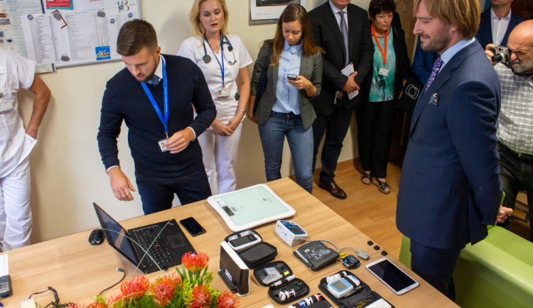 Ředitel olomoucké nemocnice a ministr Vojtěch podepsali smlouvu o zřízení kompetenčního centra pro elektronické zdravotnictví