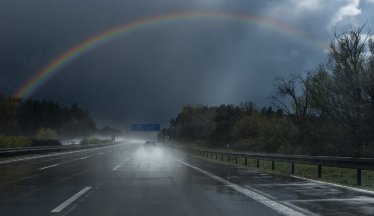 Na dálnici u Příkaz se ráno staly na stejném kilometru hned dvě dopravní nehody