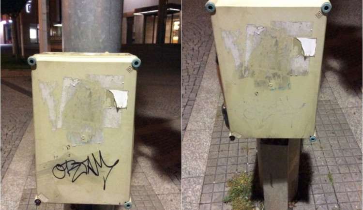 Mladík popsal fixou sloup veřejného osvětlení, semafor i dopravní značku. Strážníci mu uložili pokutu