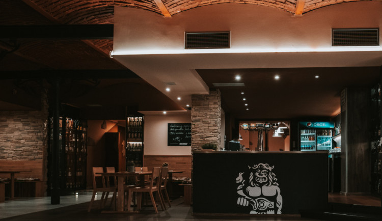 FOTO: Pamatujete Legend jako hernu? To už dávno neplatí, říká majitel restaurace David Malík